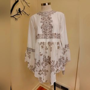 NWOT Women's XL White and Gold Flowy Top